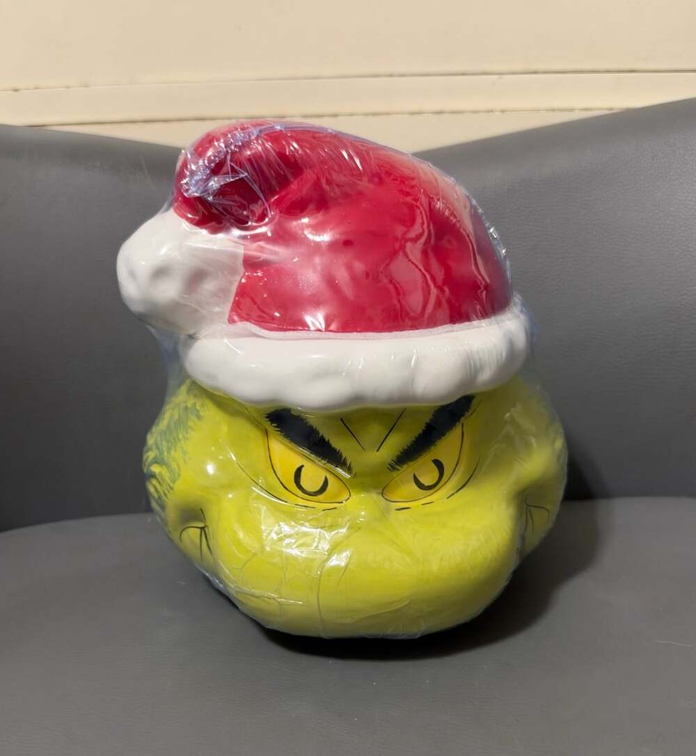 Bioworld The Grinch Cookie Jar Santa Hat Ceramic